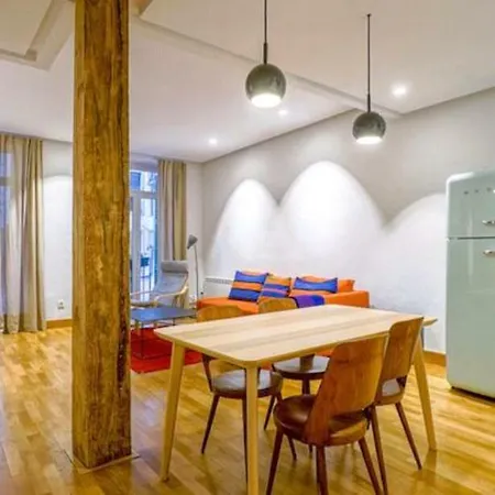 Cool Designer In Old Town Apartment *
